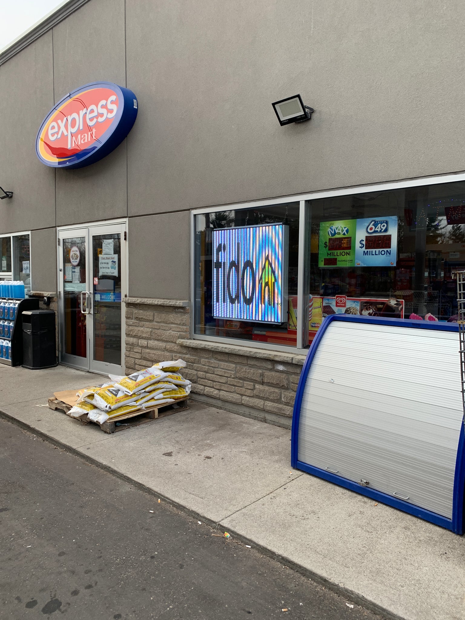 40 x 40 inch Ultra-bright High-definition Full Video Color Programmable LED Sign for Store Windows